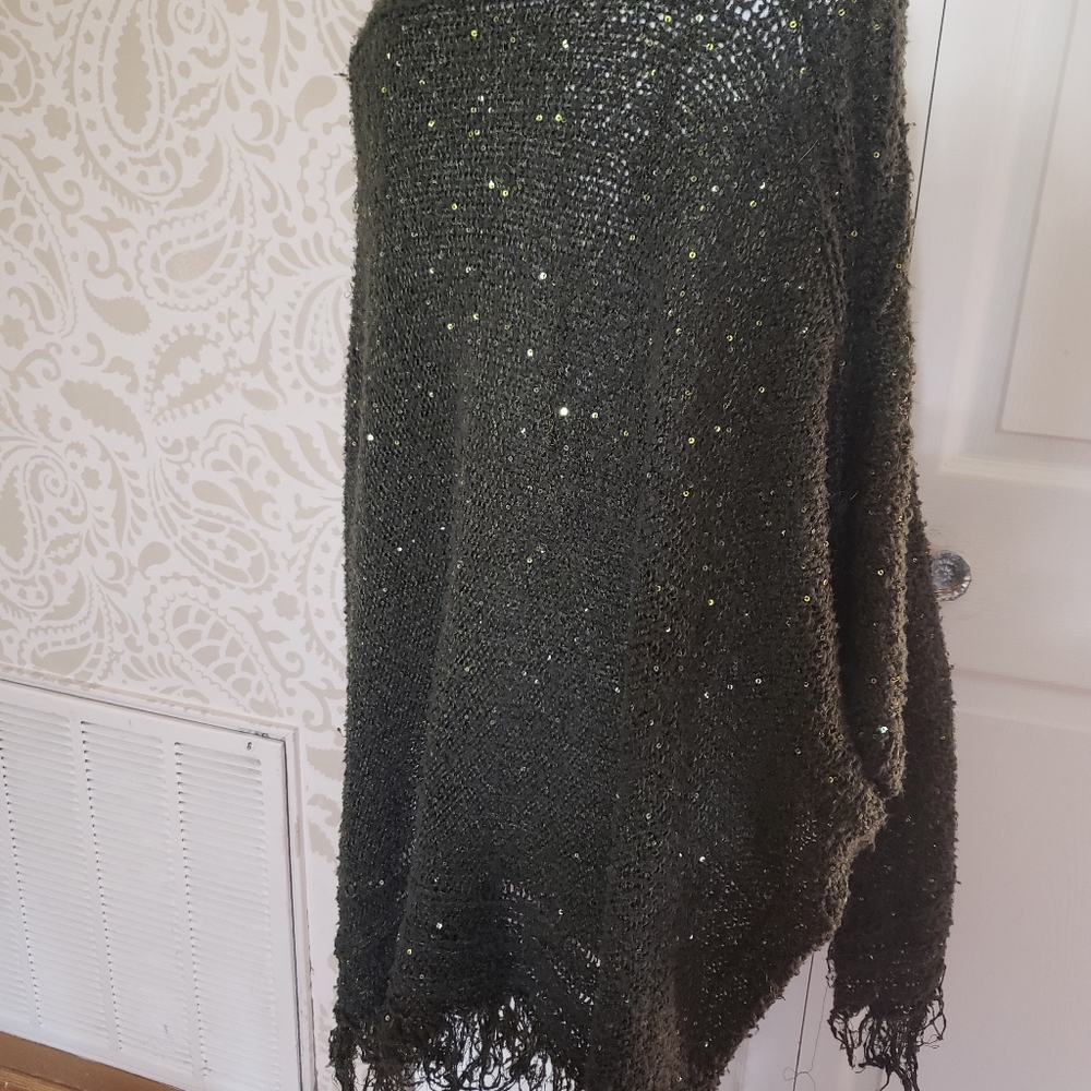 Ladies poncho - Picture 3 of 5